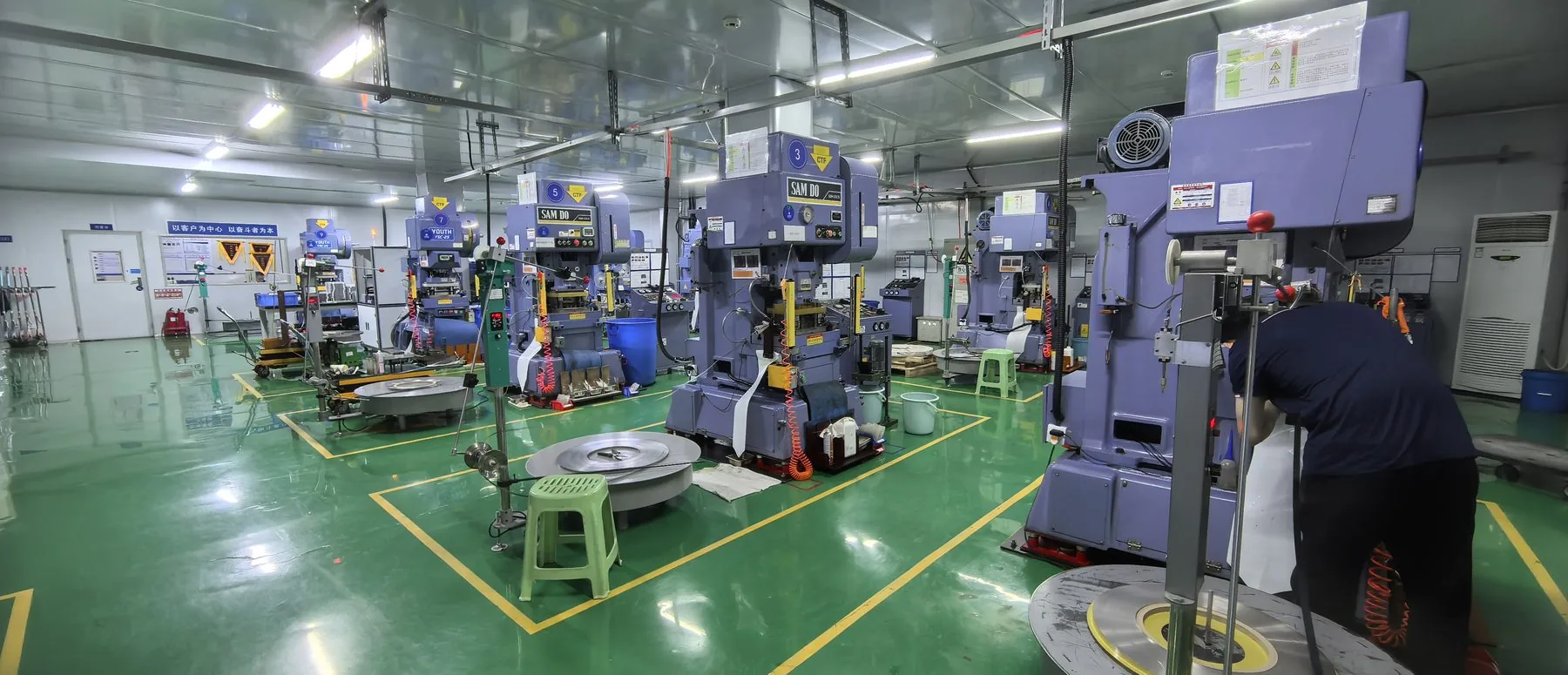 Dập, uốn và dung sai: các con số DFM phía sau một thanh cái tin cậy