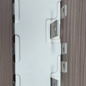 Insulated laminated busbar assembly with blade terminals