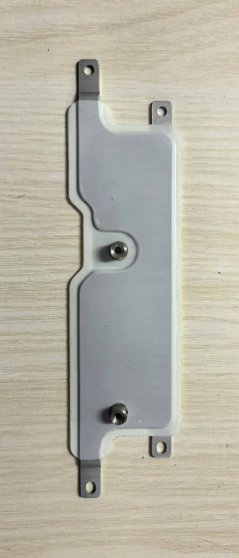 Compact laminated cell fusion busbar with threaded stud and screw terminals